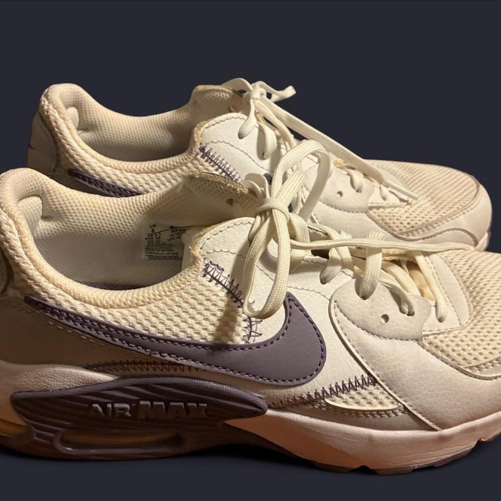 Women’s Nike Air Max Excee Runner size 8 purple and white - Picture 5 of 5